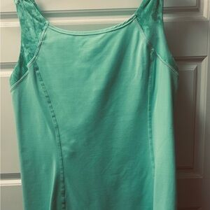 #194 Lululemon size 6 soft Mint Green tank top